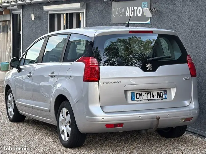 Peugeot 5008 2012 photo 2