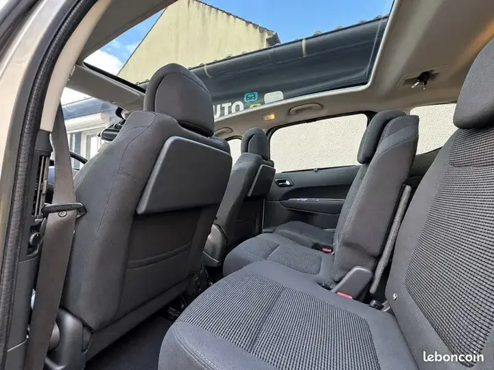 Peugeot 5008 2012 photo 4