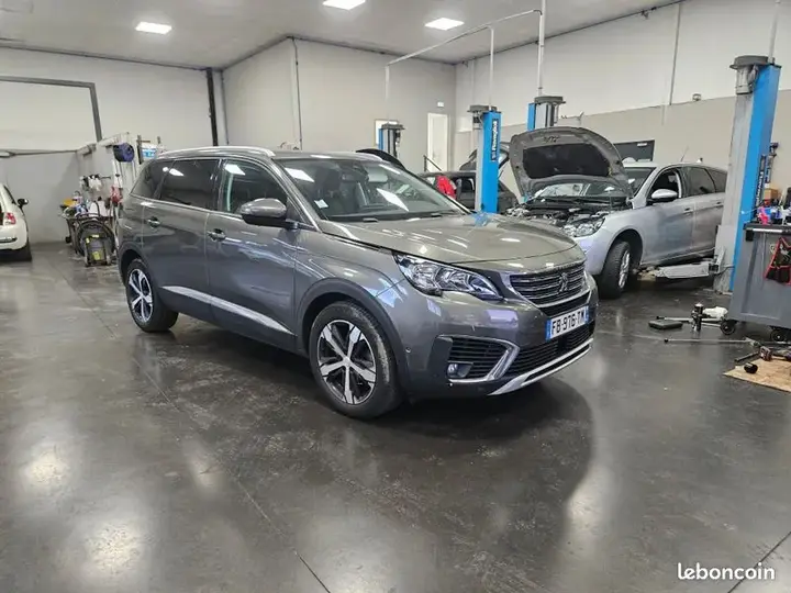 Peugeot 5008 2018 photo 2