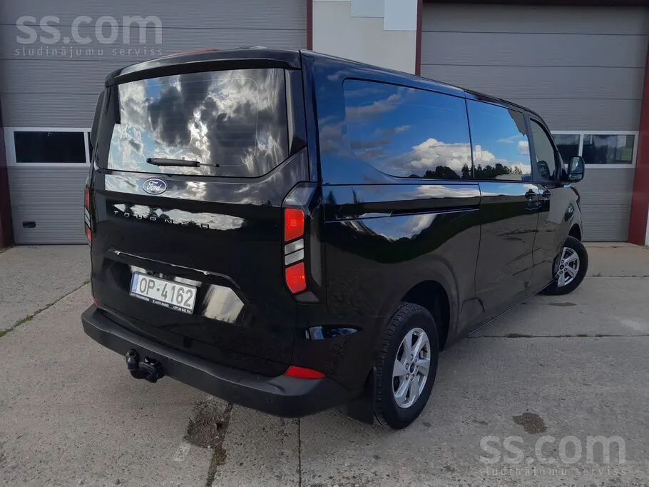 Ford Tourneo Custom 2025 photo 4