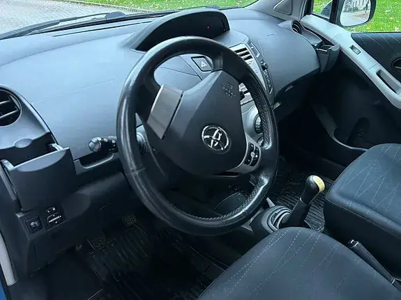 Toyota Yaris 2007 photo 2