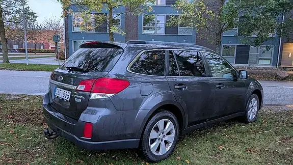 Subaru Outback 2010 photo 3