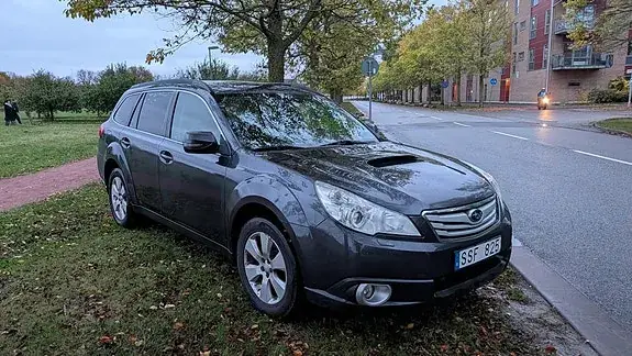 Subaru Outback 2010 photo 2