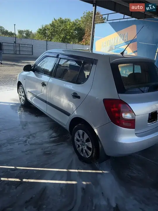 Skoda Fabia 2010 photo 5