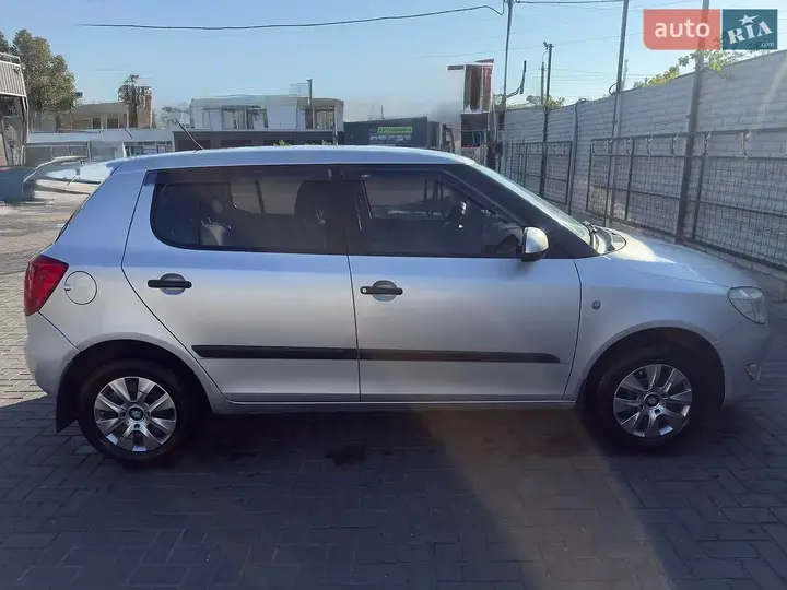 Skoda Fabia 2010 photo 4