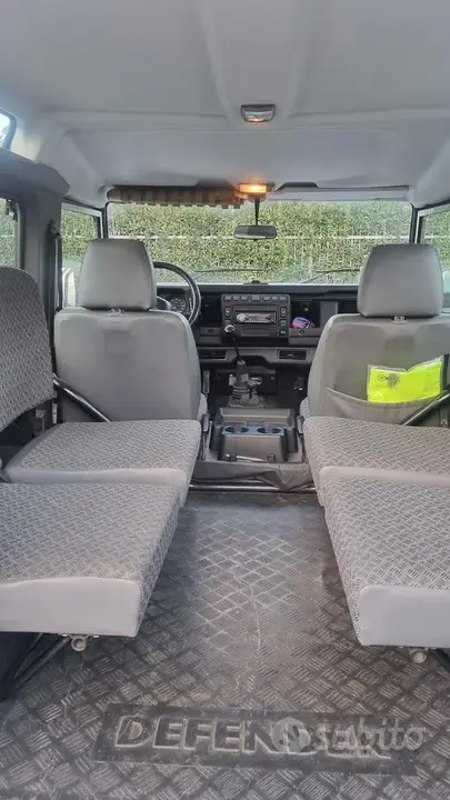 Land Rover Defender 2004 photo 4