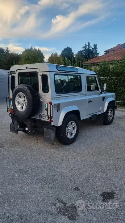 Land Rover Defender 2004 photo 2