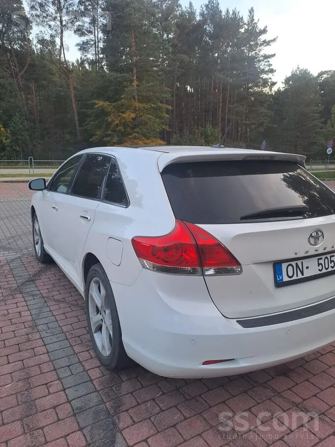 Toyota Venza 2010 photo 2