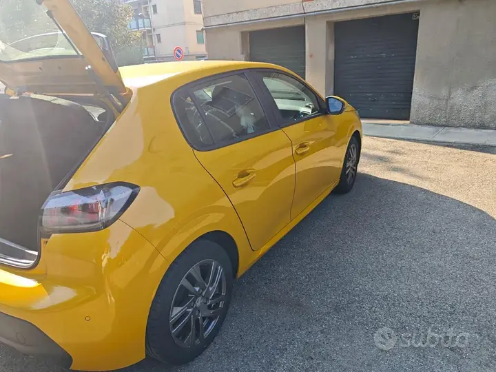 Peugeot 208 2021 photo 2