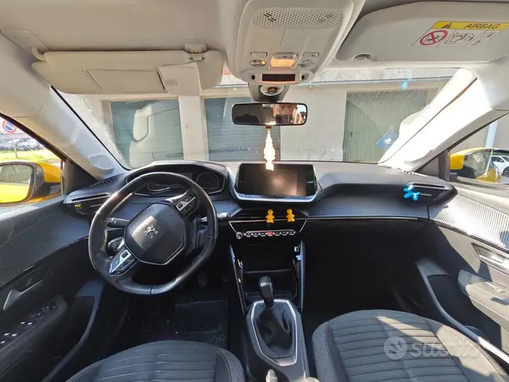 Peugeot 208 2021 photo 3
