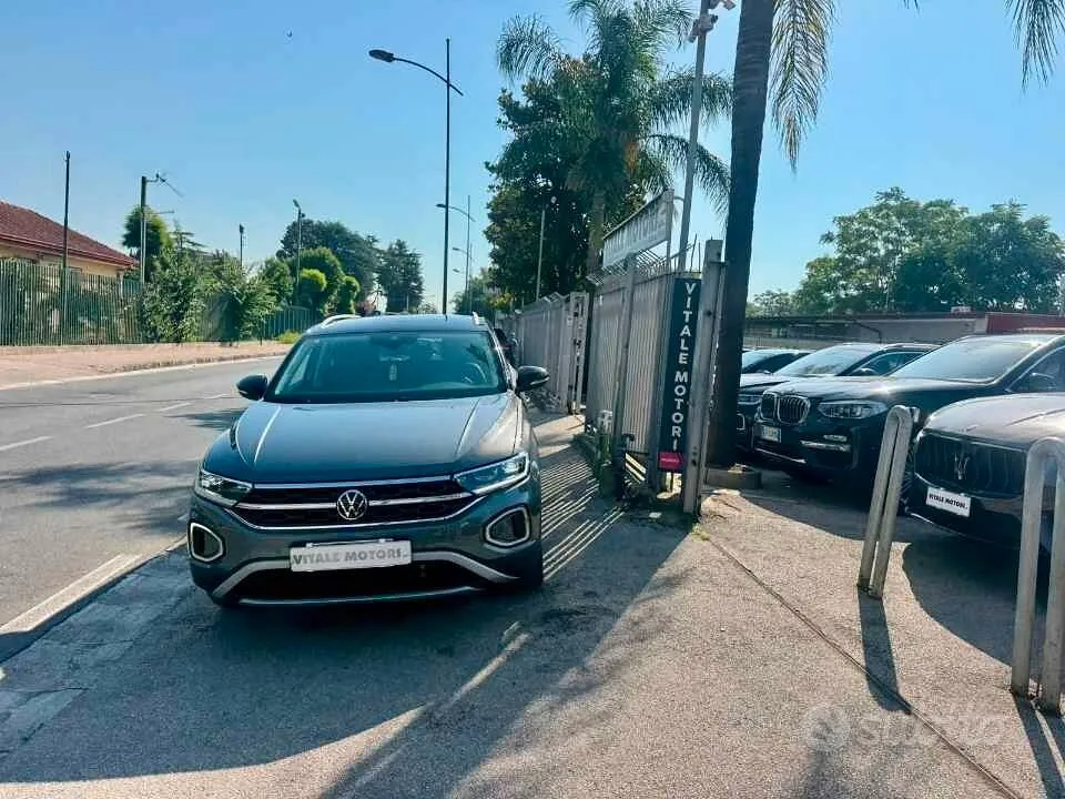 Volkswagen T-Roc 2023 photo 2