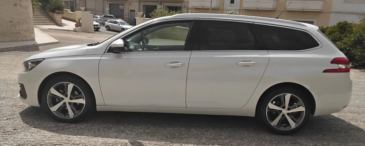 Peugeot 308 2019 photo 2