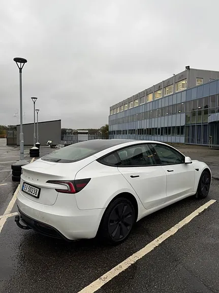 Tesla Model 3 2024 photo 3