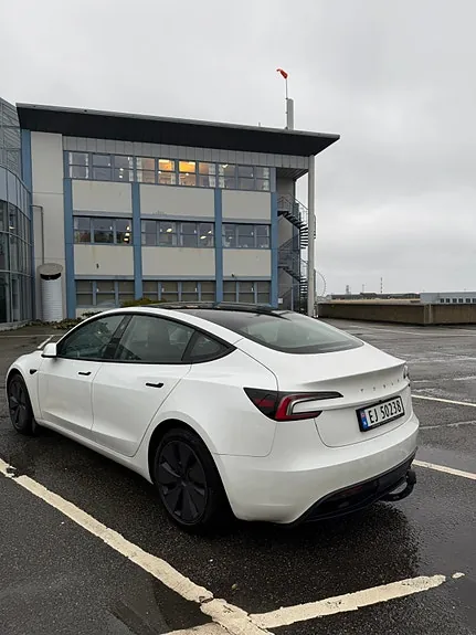 Tesla Model 3 2024 photo 2