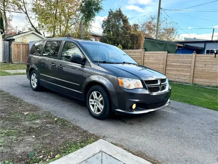 Dodge Grand Caravan 2017 photo 2