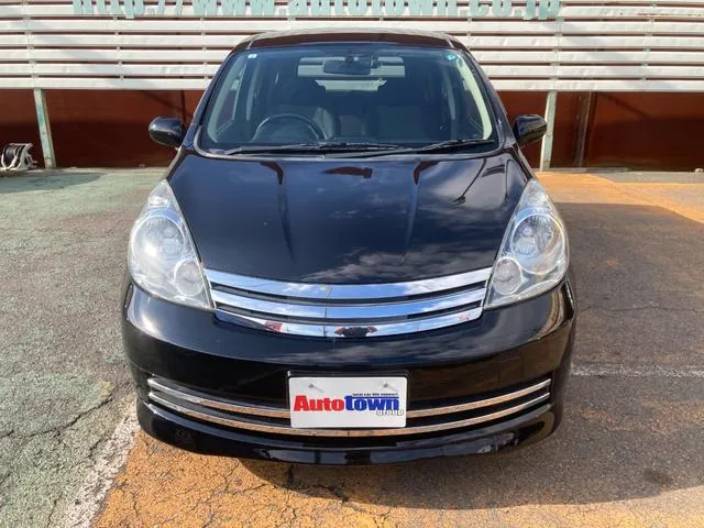 Nissan Note 2011 photo 4