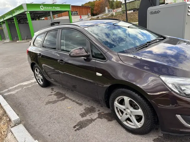 Opel Astra Sports Tourer 2013 photo 2
