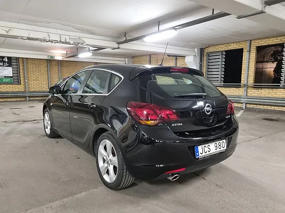 Opel Astra 2011 photo 4