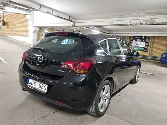 Opel Astra 2011 photo 3