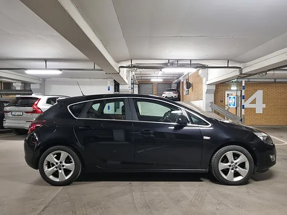 Opel Astra 2011 photo 5