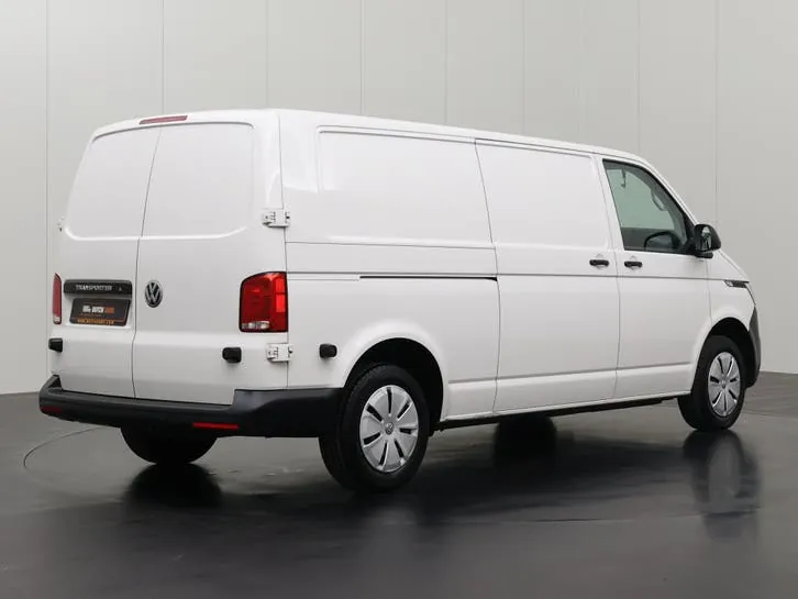 Volkswagen Transporter 2023 photo 2