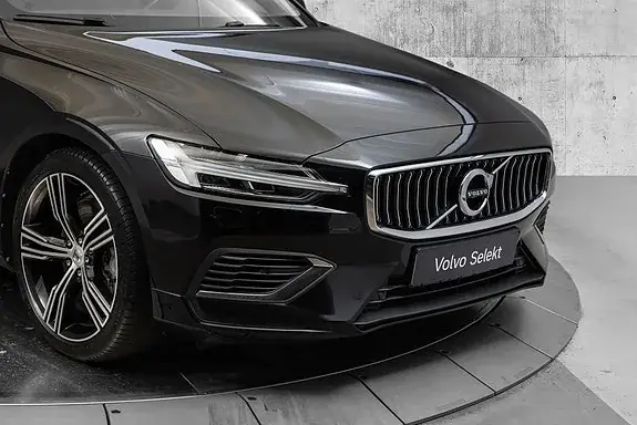 Volvo V60 2022 photo 2