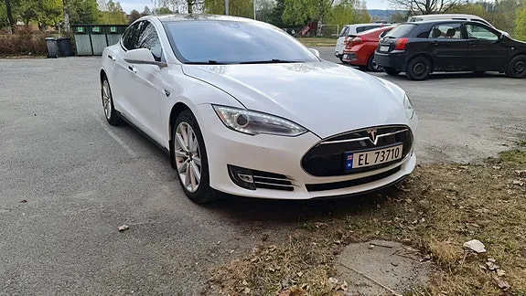 Tesla Model S 2015 photo 2