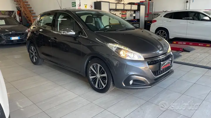 Peugeot 208 2018 photo 3
