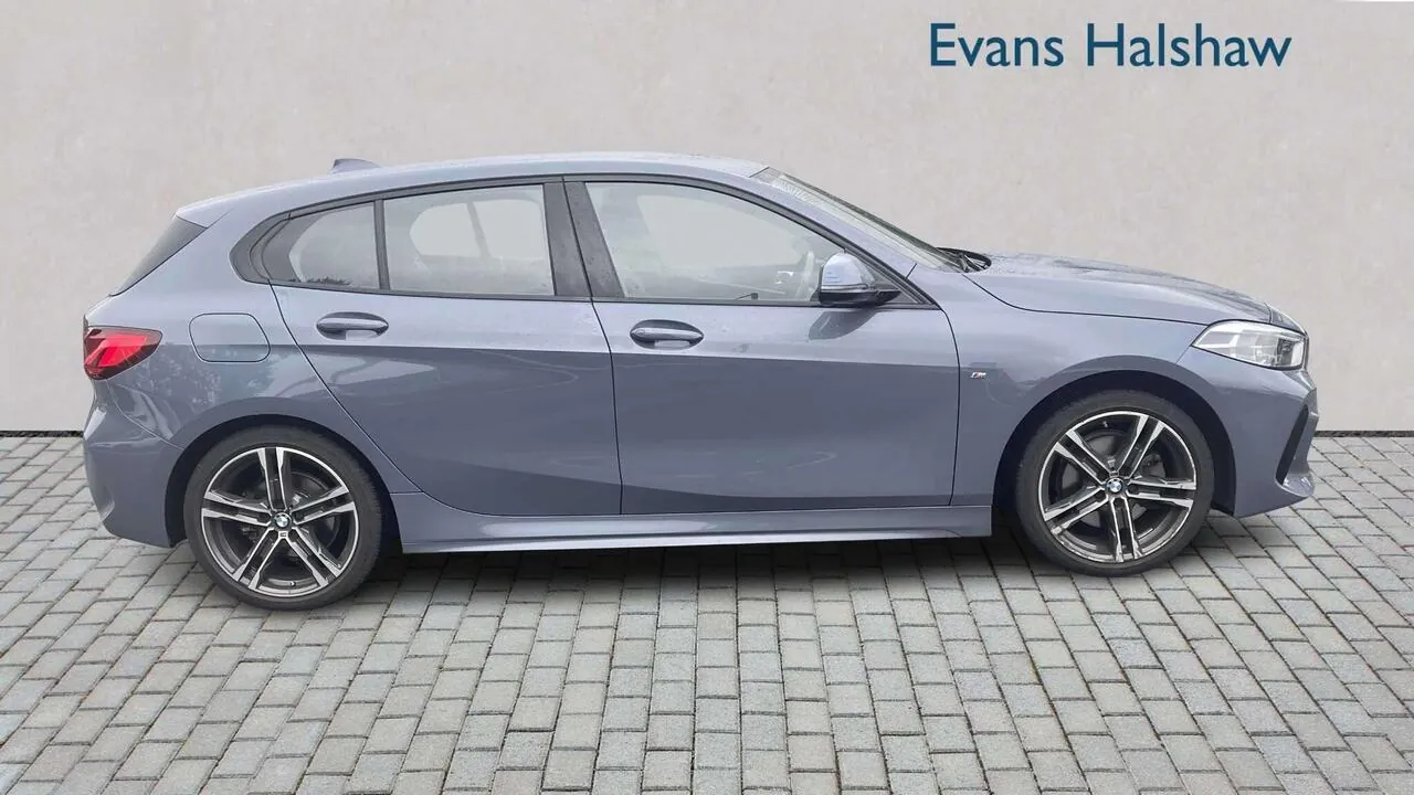 BMW 1 Series 2023 photo 2