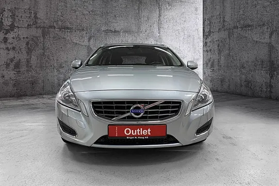 Volvo V60 2013 photo 2