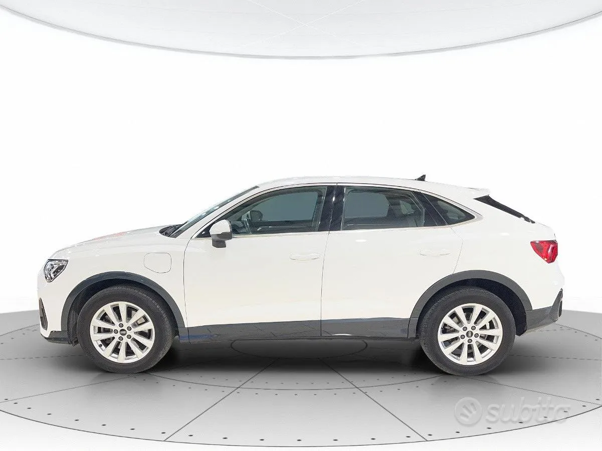 Audi Q3 2021 photo 2