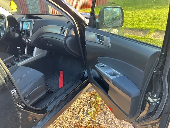 Subaru Forester 2010 photo 2