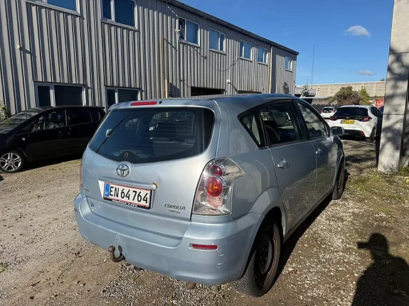 Toyota Corolla Verso 2005 photo 2
