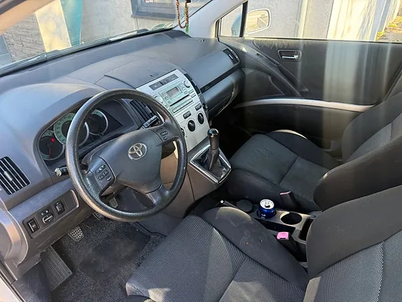 Toyota Corolla Verso 2005 photo 4