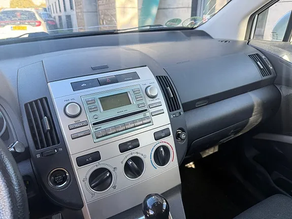 Toyota Corolla Verso 2005 photo 5