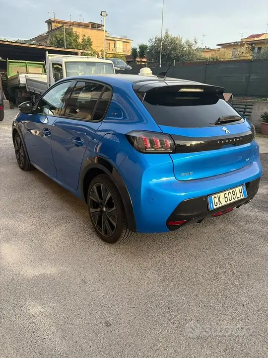 Peugeot 208 2022 photo 2