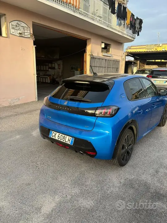 Peugeot 208 2022 photo 3