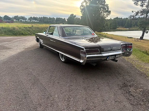 Chrysler 300 1966 photo 2