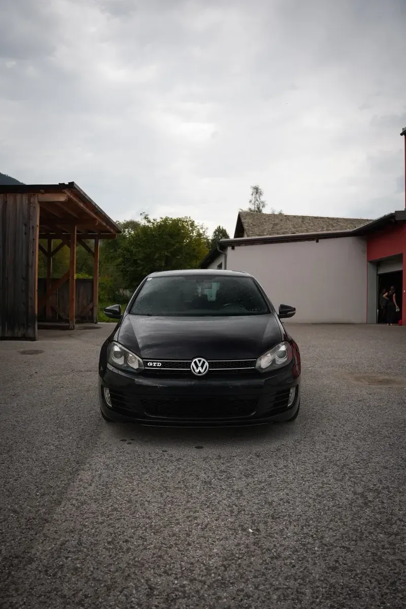 Volkswagen Golf 2010 photo 2