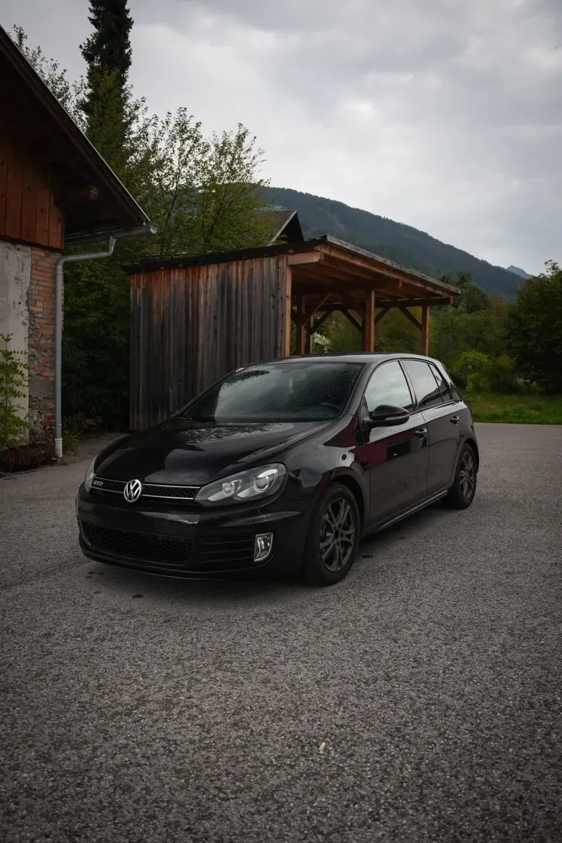 Volkswagen Golf 2010 photo 3