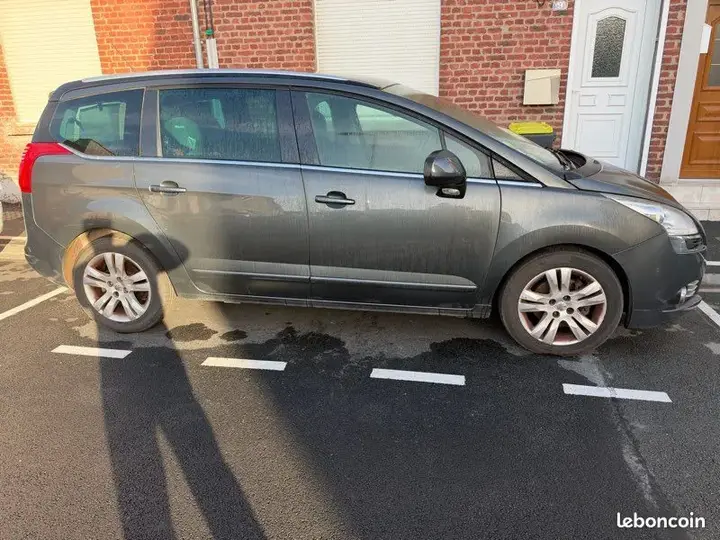 Peugeot 5008 2013 photo 2