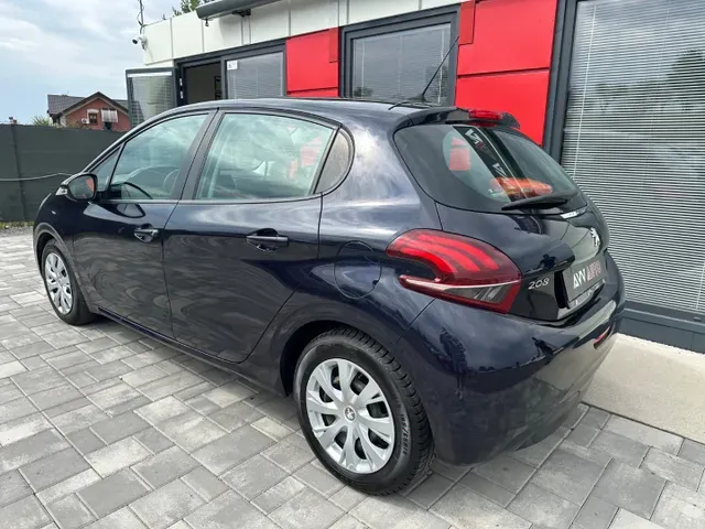 Peugeot 208 2019 photo 3
