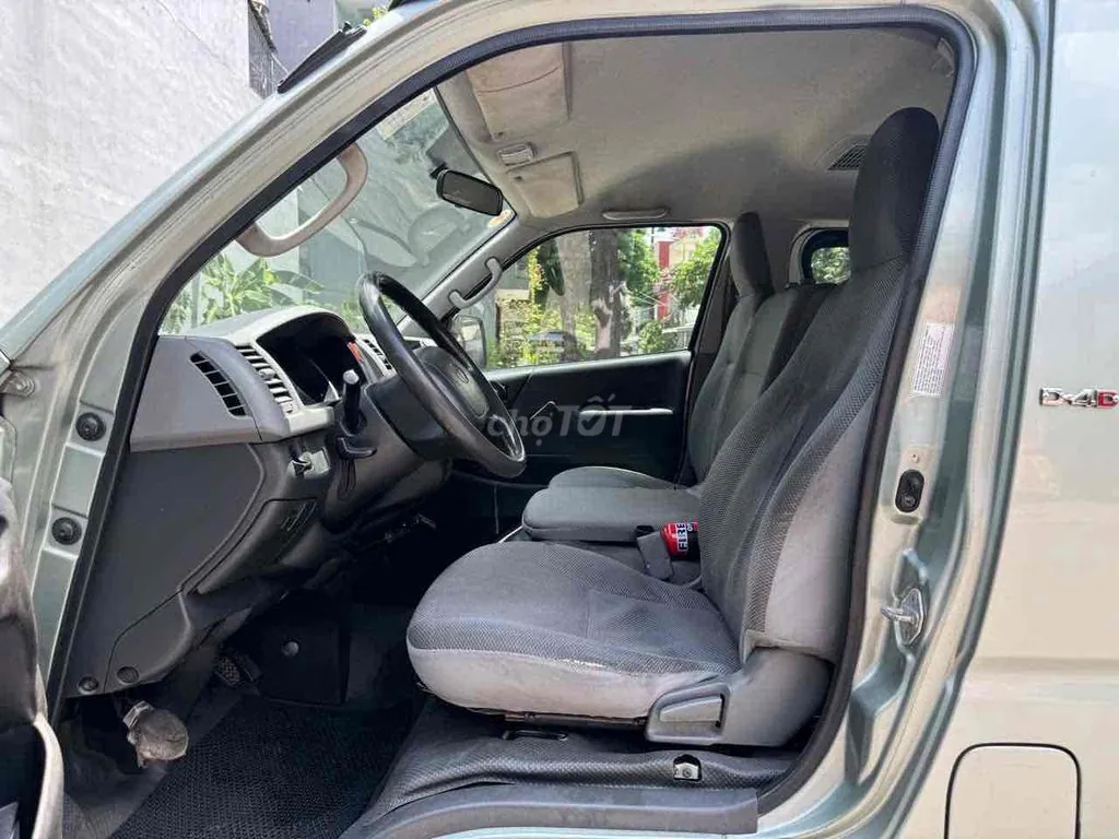 Toyota Hiace 2009 photo 2