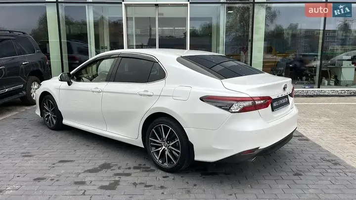 Toyota Camry 2021 photo 2