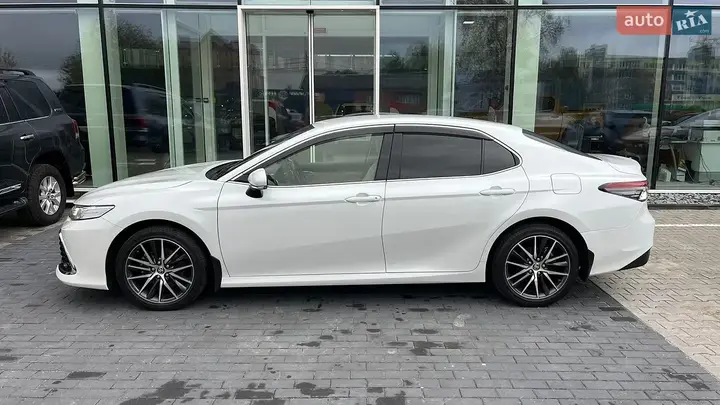 Toyota Camry 2021 photo 3
