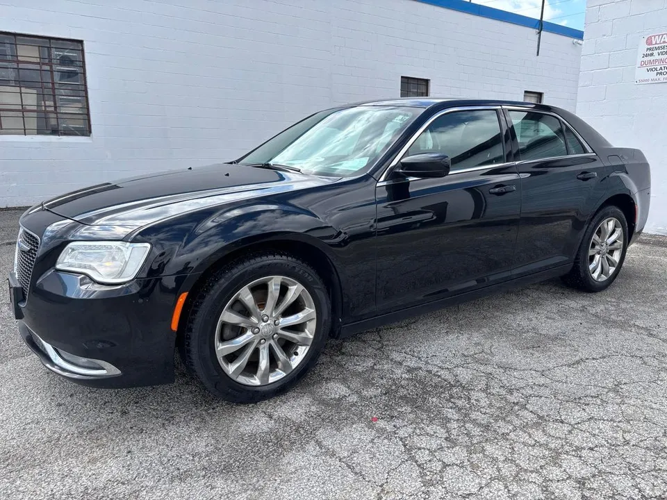 Chrysler 300 2018 photo 2