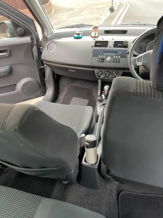 Suzuki Swift 2006 photo 3