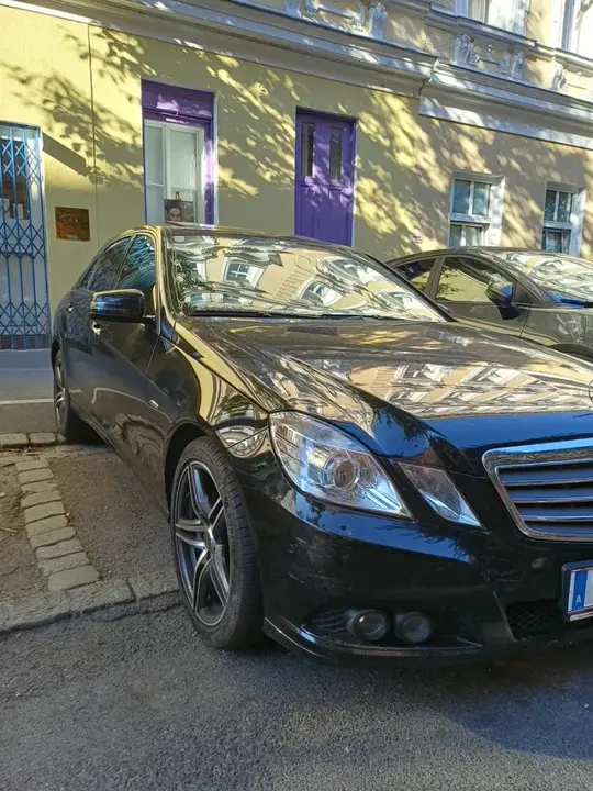 Mercedes-Benz E-Class 2010 photo 2