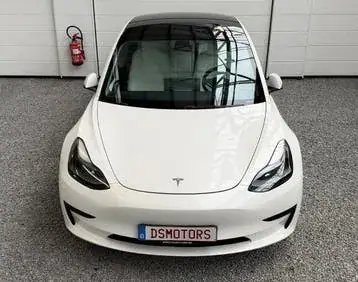 Tesla Model 3 2023 photo 2
