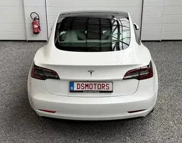 Tesla Model 3 2023 photo 3